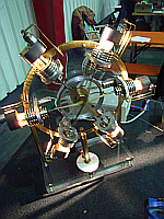 Stirling Motor, betrieben mit Gluehlaempchen